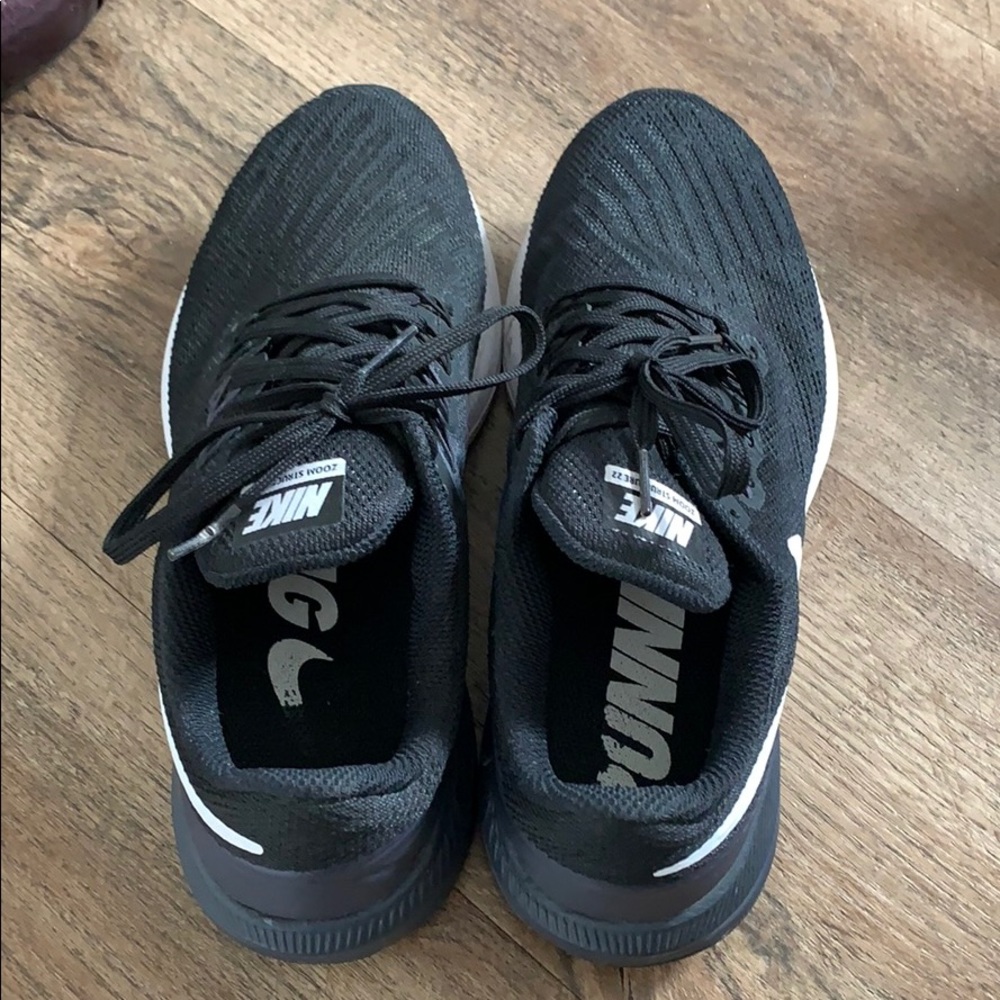 Nike Zoom Structure 22